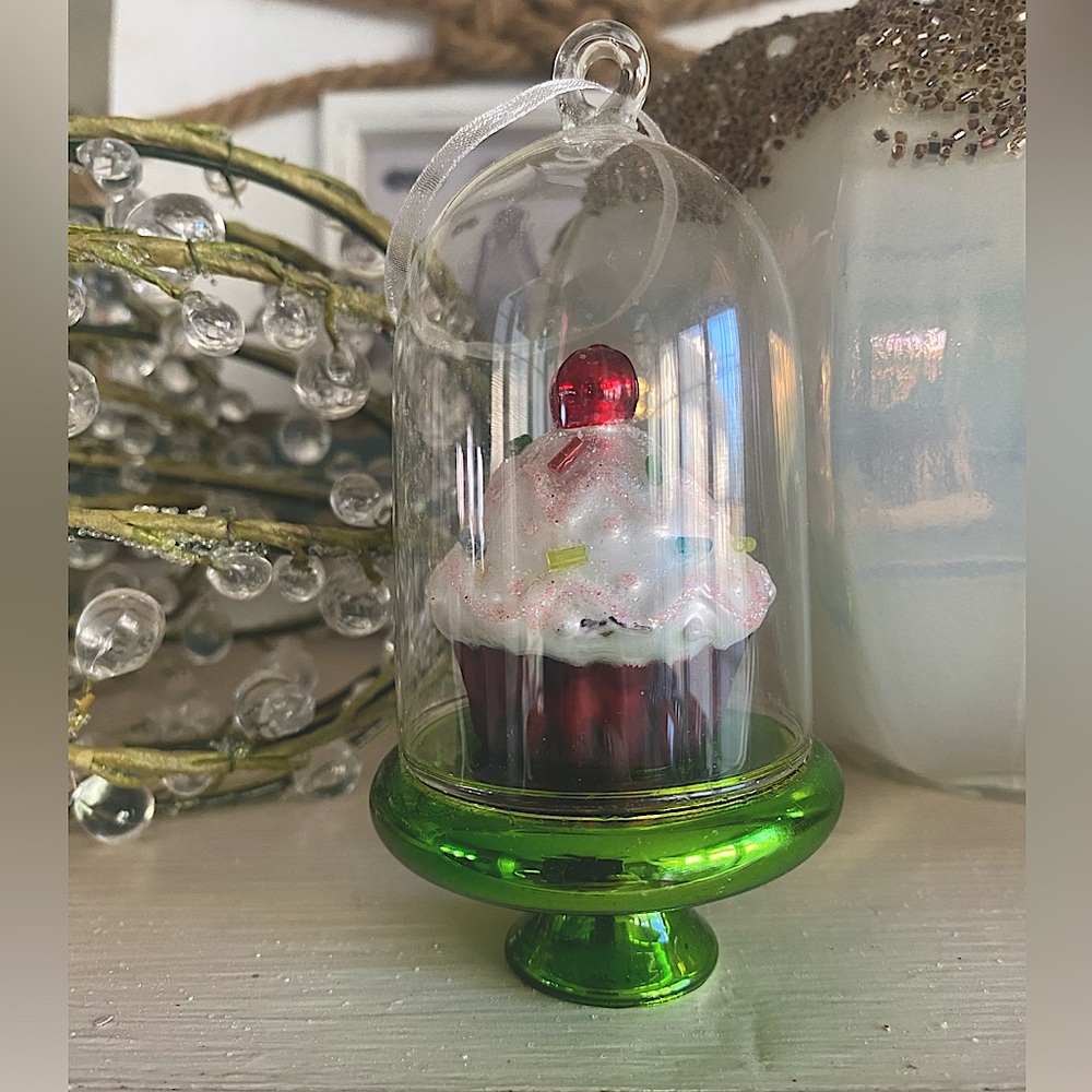 Vintage Hallmarkrk Cupcakeke Ornament